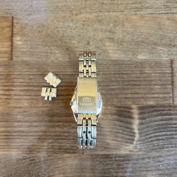 Seiko Gold and Black Women's Watch - Picture 7 of 10